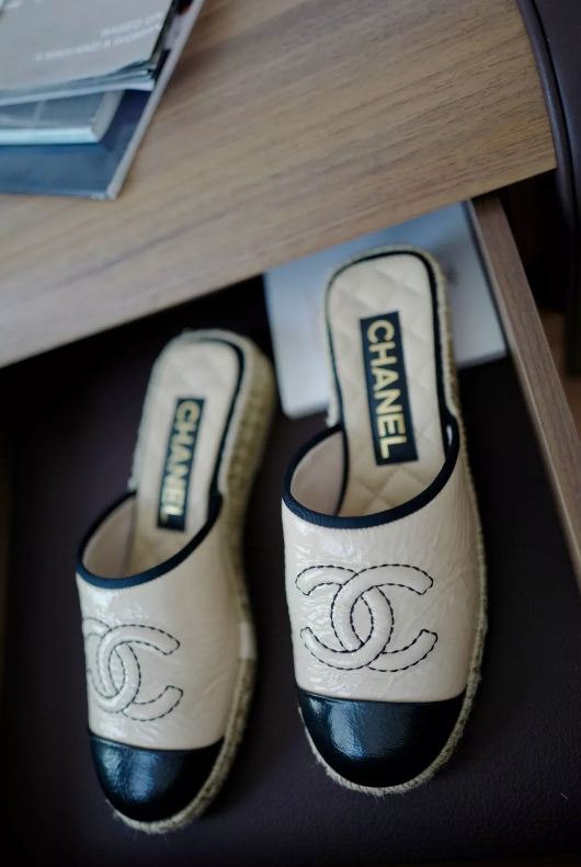 BNIB CHANEL 23P Beige/Black CC Logo Espidrilles Size 37