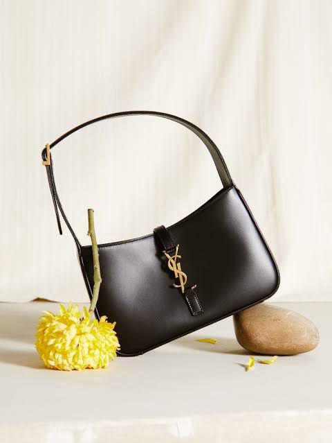 SAINT LAURENT – Le 5 à 7 Hobo Shoulder Bag (Black Matt)