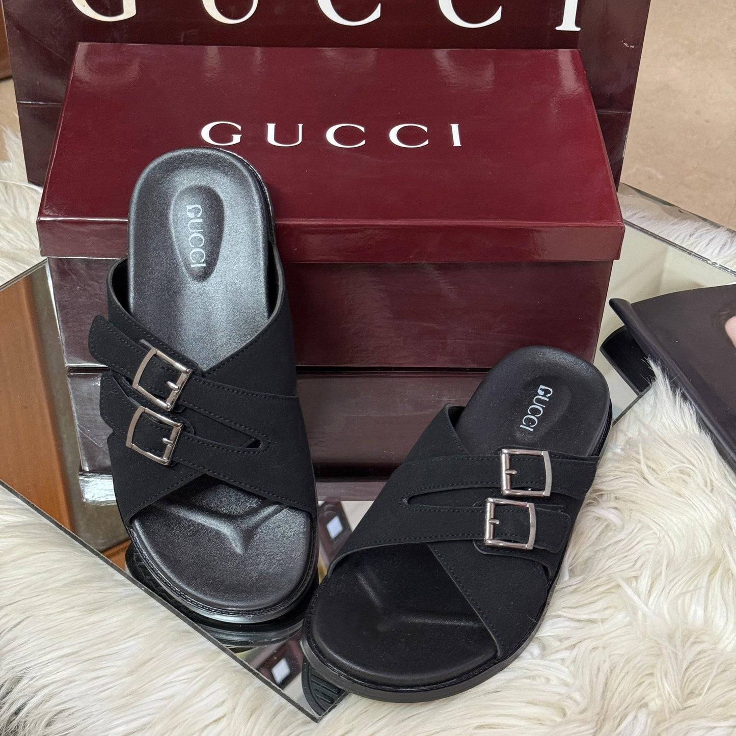 G-U-C-C-I Unisex Slippers – Stylish Comfort Edition (Black)