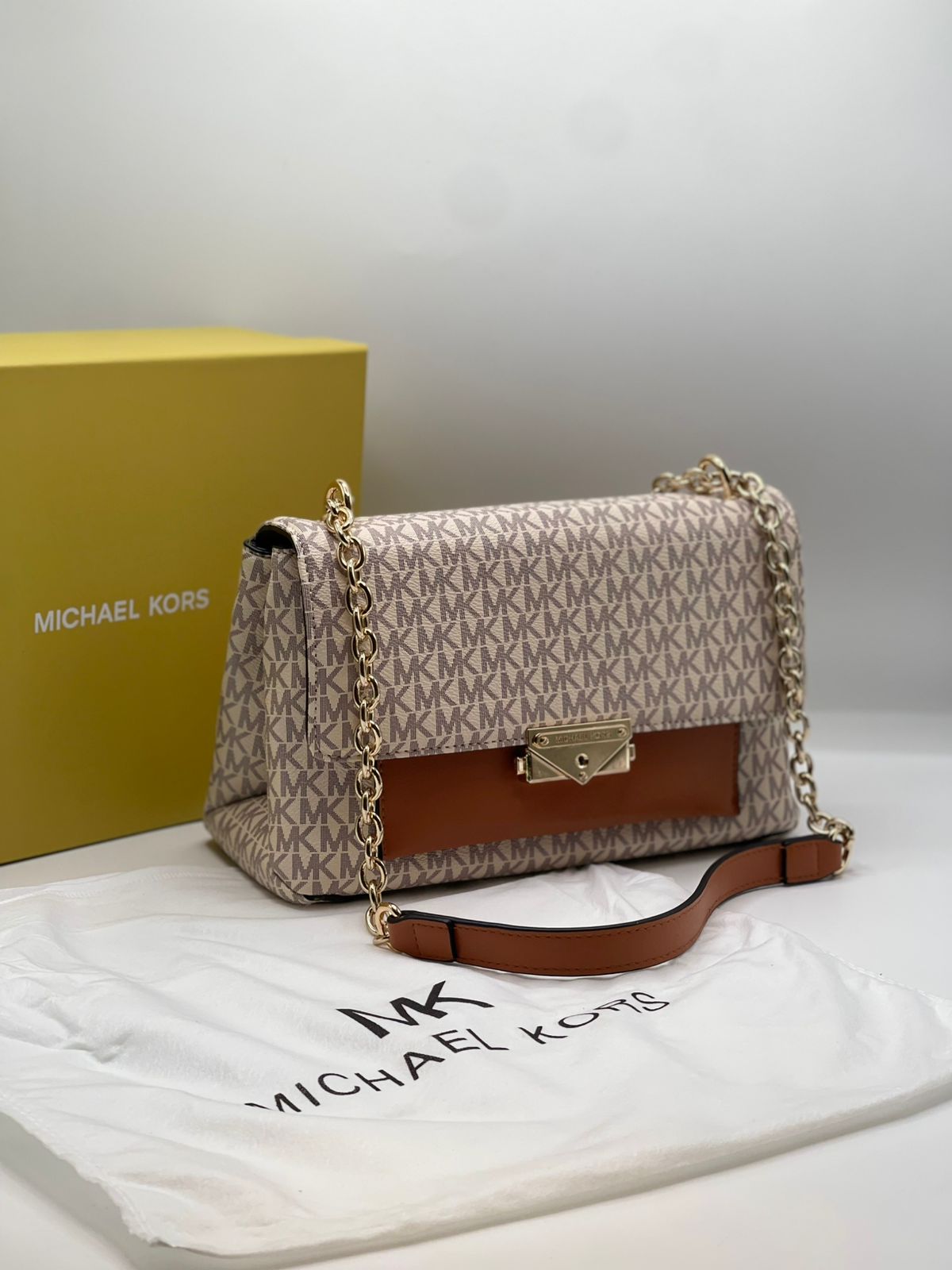 M-I-C-H-A-E-L K-O-R-S Cece Medium Logo Shoulder Women Bag – Signature Edition (White)