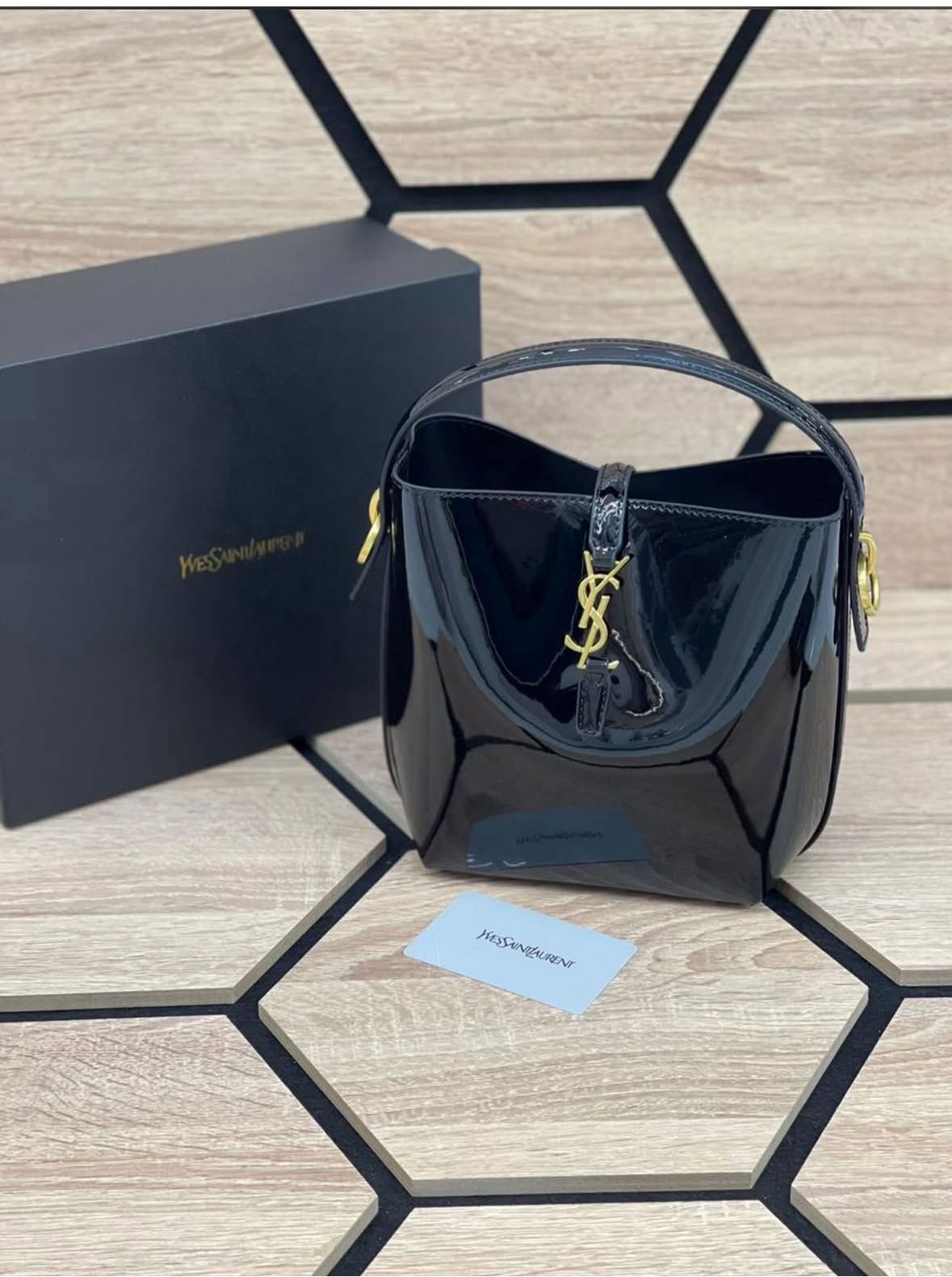 YSL Saint Laurent – Le 37 Bucket Bag (Black)