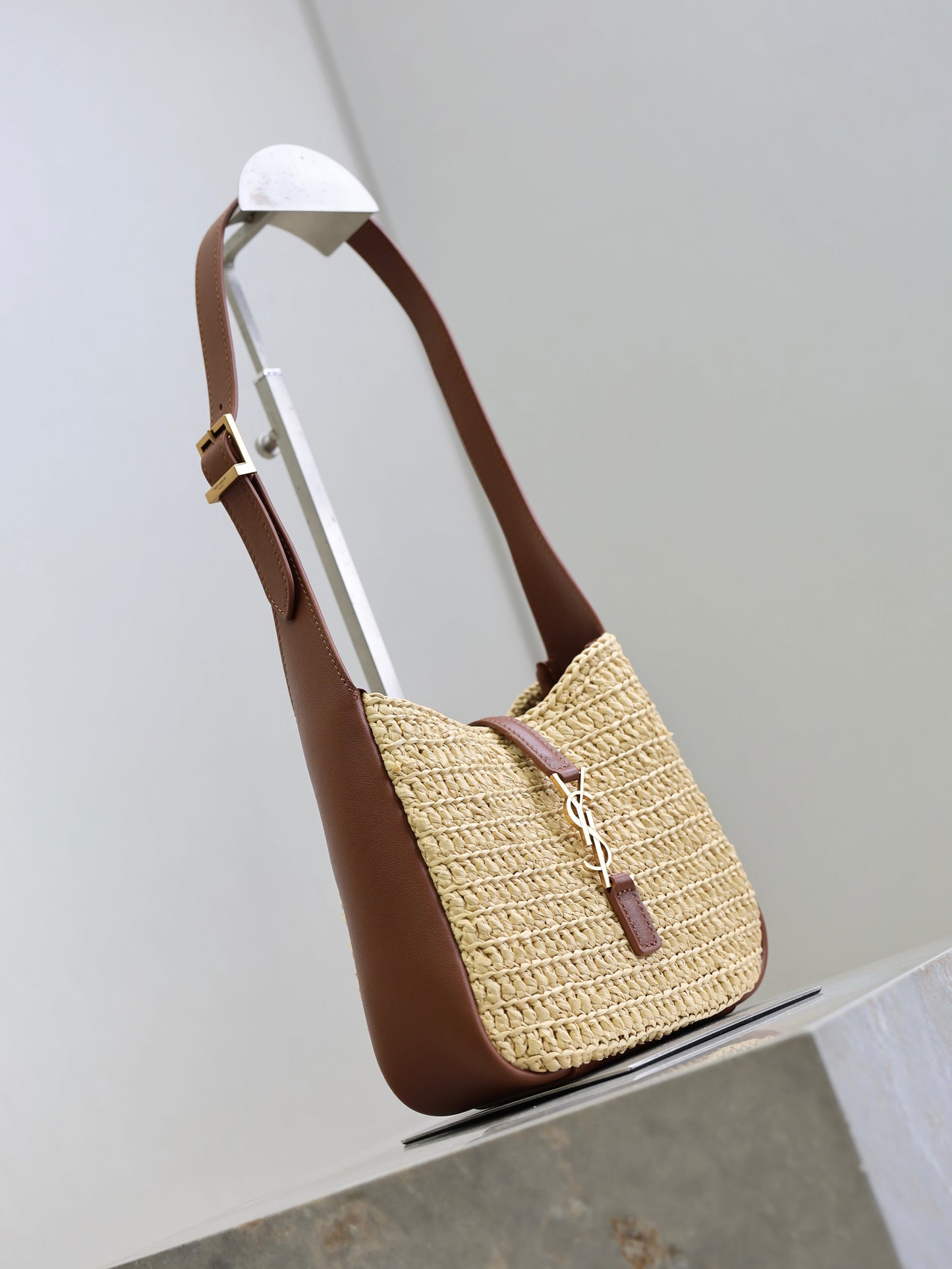 YSL 25S LE 5 À 7 SUPPLE BABY 16 IN RAFFIA AND CALFSKIN GOLD HARDWRE