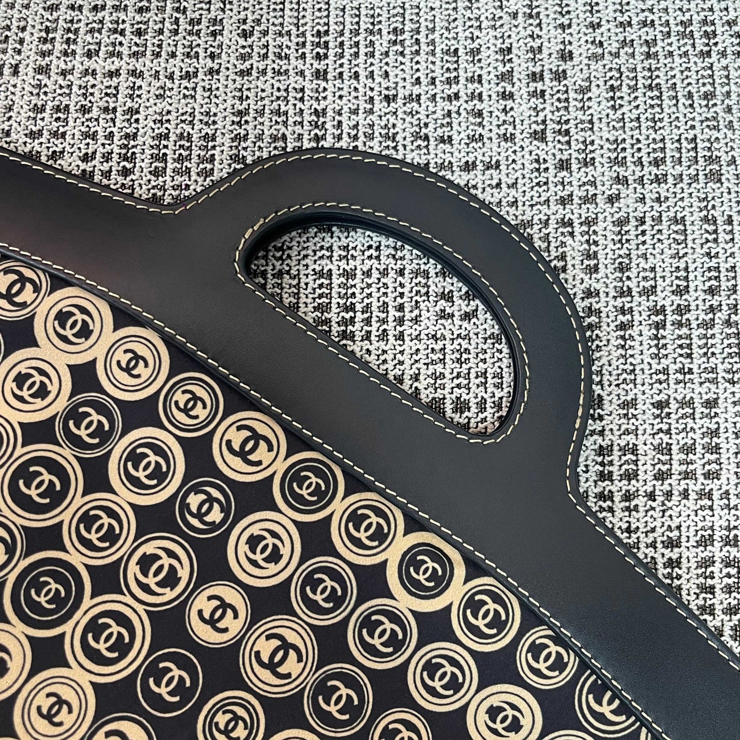 CHANEL 25S SHOPPING BAG 46 CM IN BLACK MIX BEIGE CANVAS PRINTED LOGO