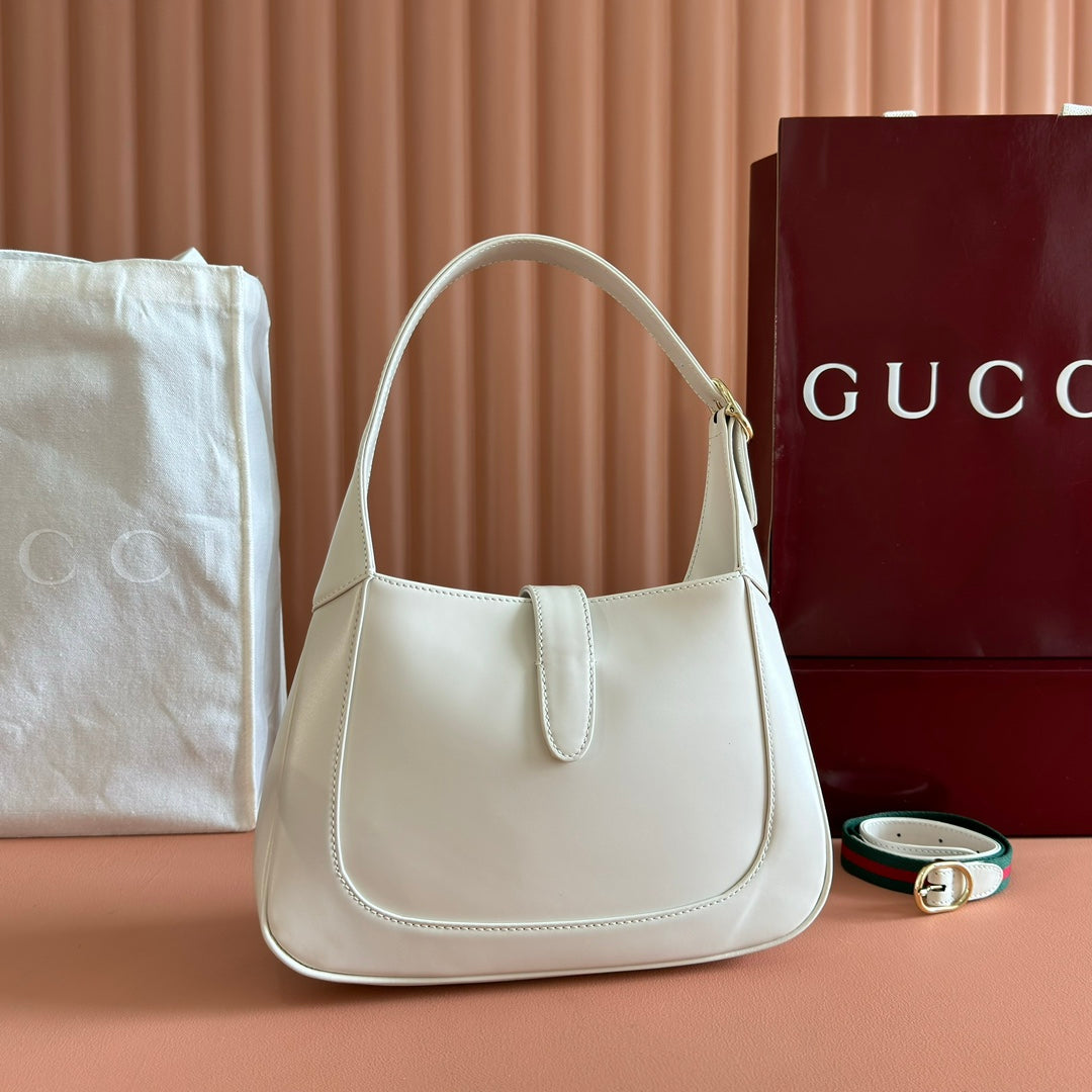 JACKIE SMALL SHOULDER BAG 27 IN WHITE CALFSKIN GOLD HARDWARE