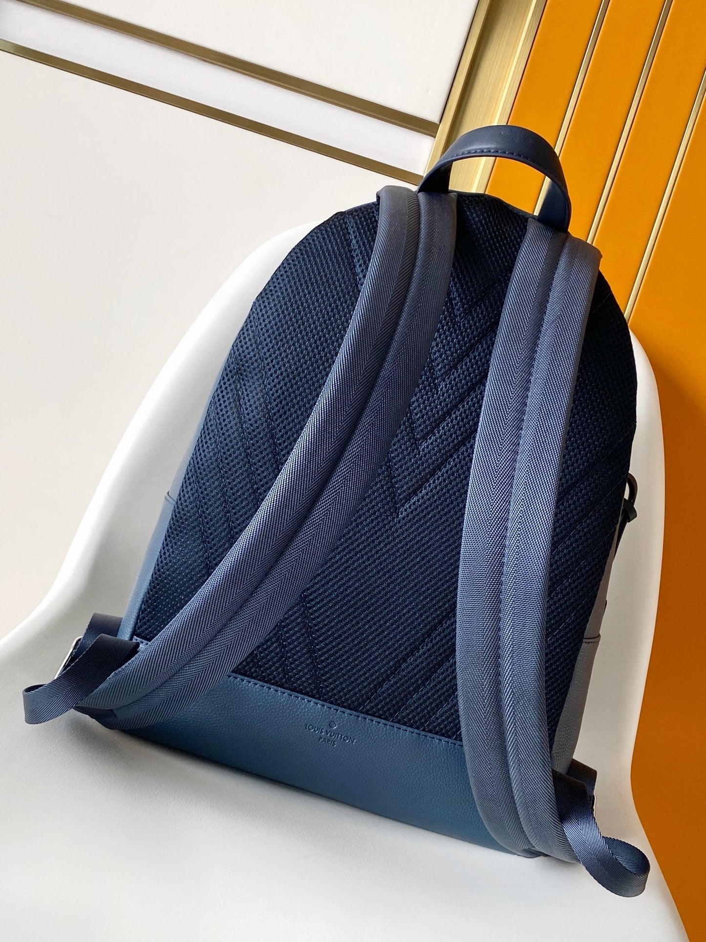 LV 25S TAKEOFF BACKPACK 43 IN ATLANTIC BLUE CALFSKIN