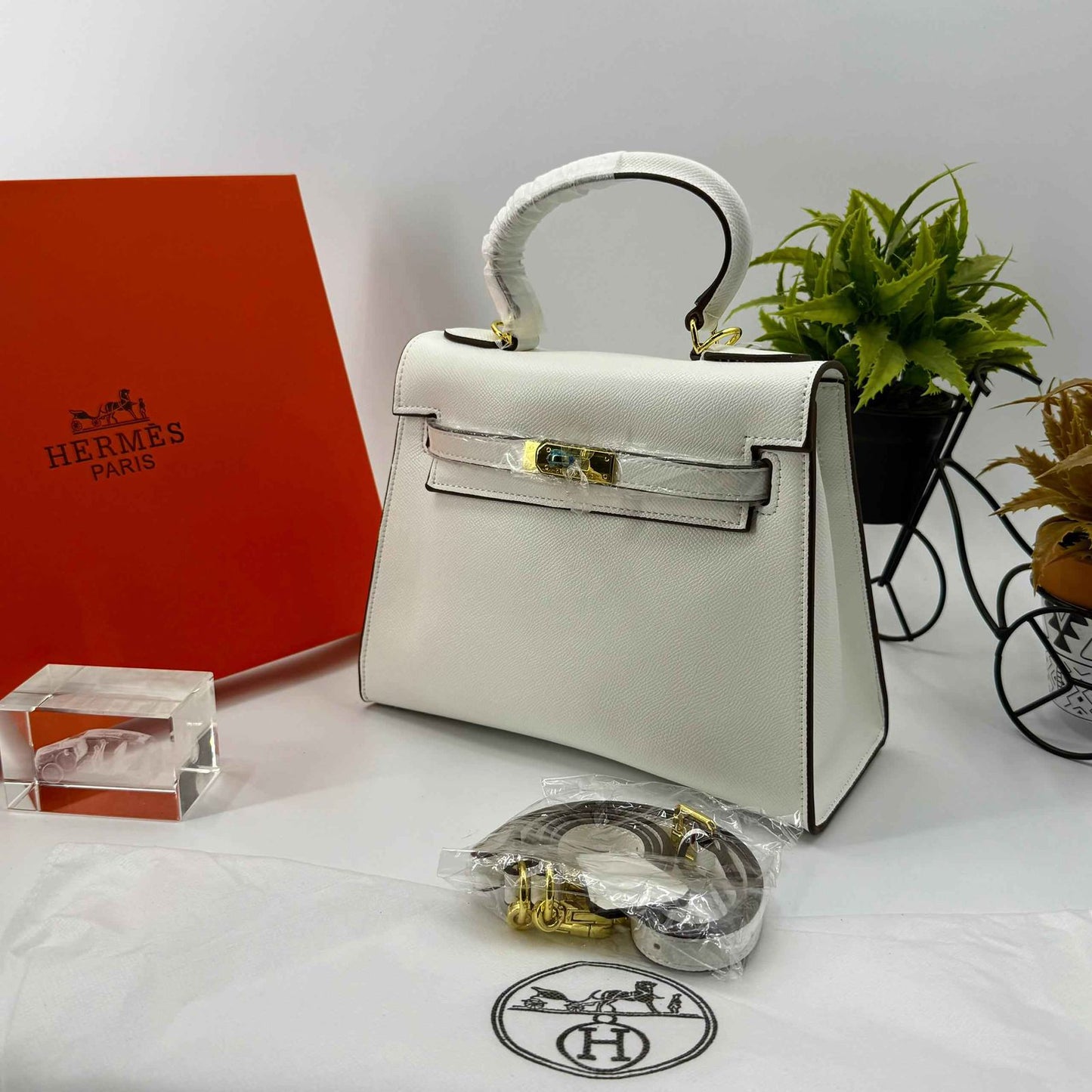 HERMÈS KELLY SELLIER 25CM – Women Bag | Luxury Leather Top Handle & Shoulder Bag (White)
